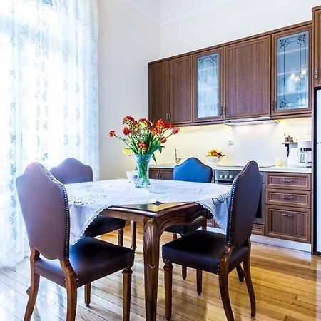 Neoclassical Apartment With 3 Bedrooms In بيرايوس المظهر الخارجي الصورة