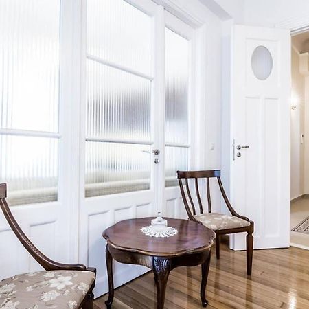 Neoclassical Apartment With 3 Bedrooms In بيرايوس المظهر الخارجي الصورة