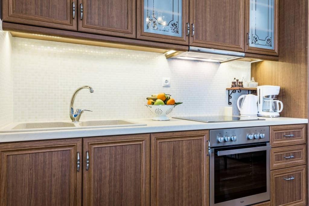 Neoclassical Apartment With 3 Bedrooms In بيرايوس المظهر الخارجي الصورة
