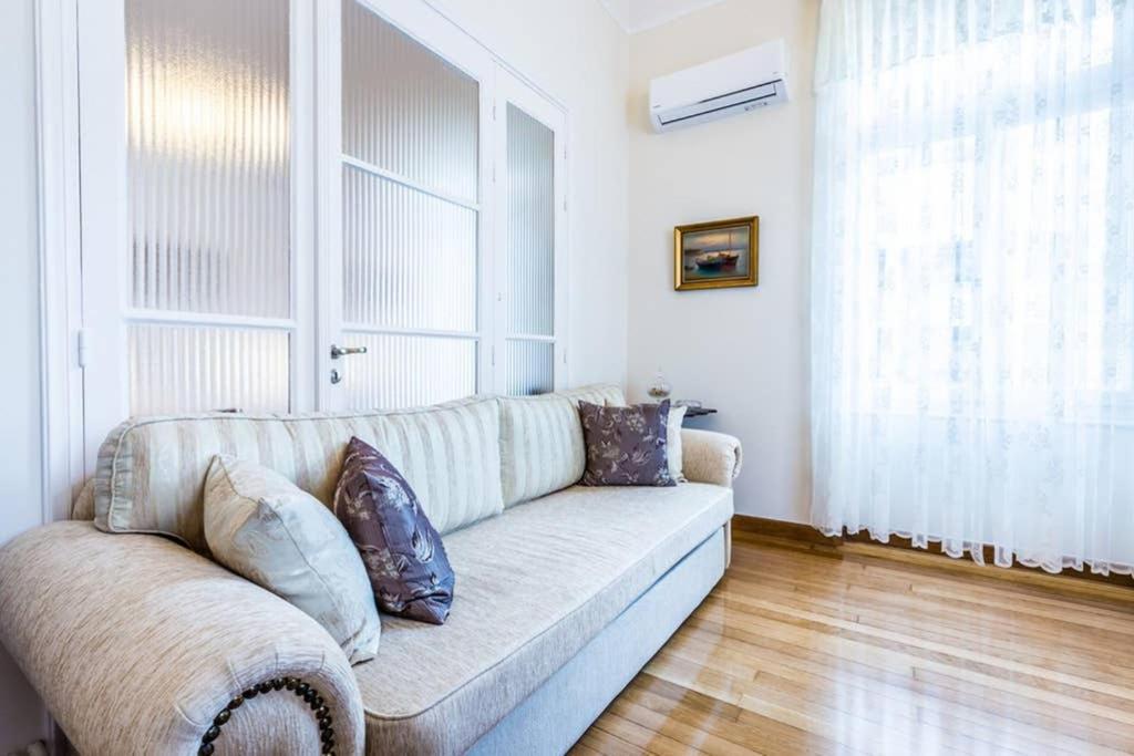Neoclassical Apartment With 3 Bedrooms In بيرايوس المظهر الخارجي الصورة