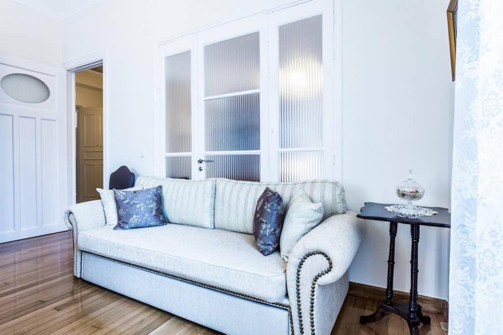 Neoclassical Apartment With 3 Bedrooms In بيرايوس المظهر الخارجي الصورة