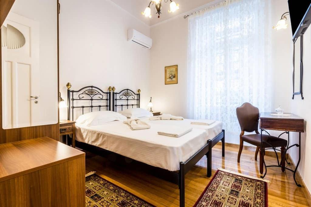 Neoclassical Apartment With 3 Bedrooms In بيرايوس المظهر الخارجي الصورة