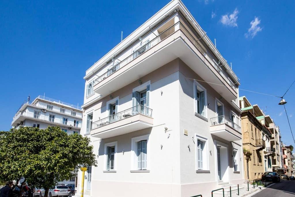 Neoclassical Apartment With 3 Bedrooms In بيرايوس المظهر الخارجي الصورة