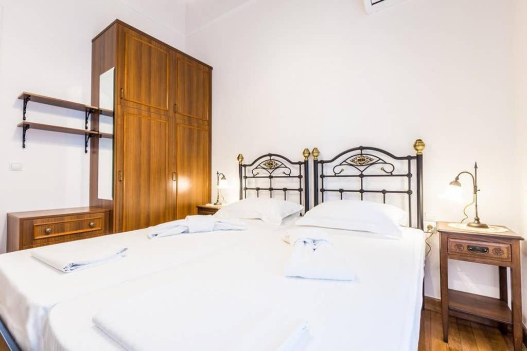 Neoclassical Apartment With 3 Bedrooms In بيرايوس المظهر الخارجي الصورة