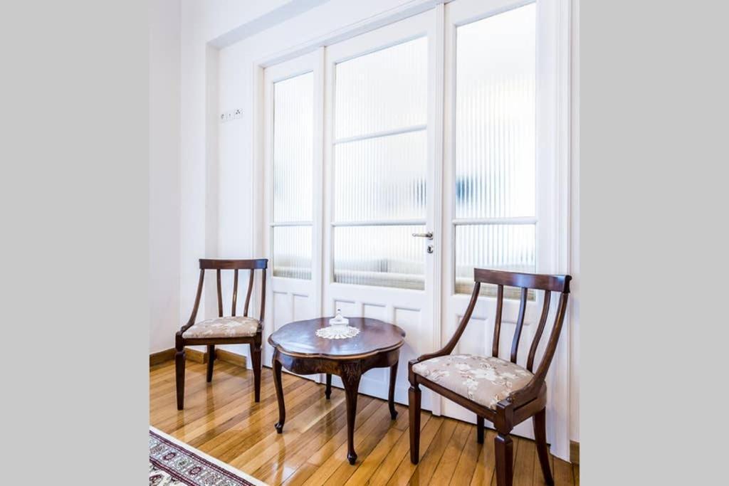 Neoclassical Apartment With 3 Bedrooms In بيرايوس المظهر الخارجي الصورة