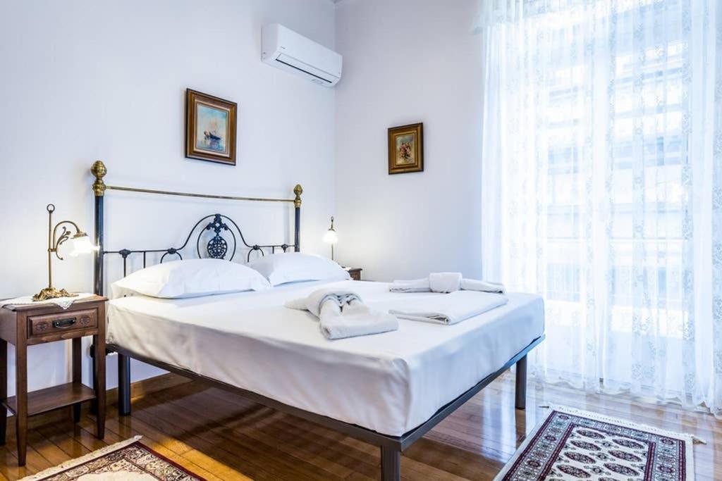 Neoclassical Apartment With 3 Bedrooms In بيرايوس المظهر الخارجي الصورة