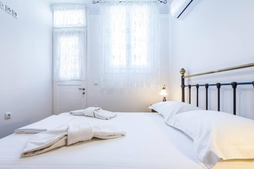 Neoclassical Apartment With 3 Bedrooms In بيرايوس المظهر الخارجي الصورة