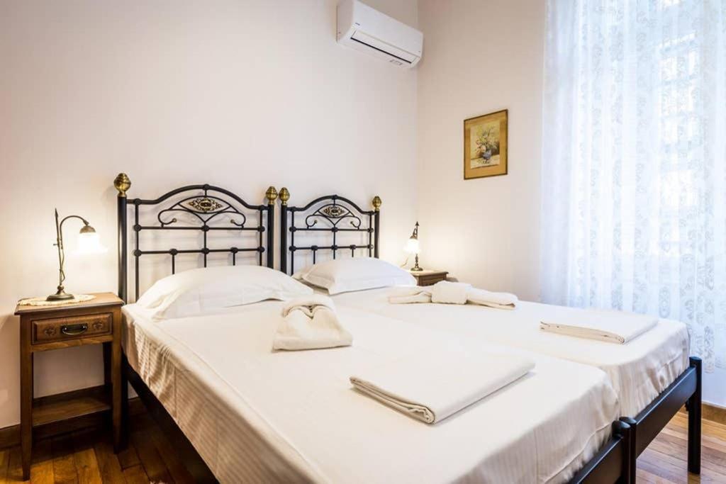 Neoclassical Apartment With 3 Bedrooms In بيرايوس المظهر الخارجي الصورة