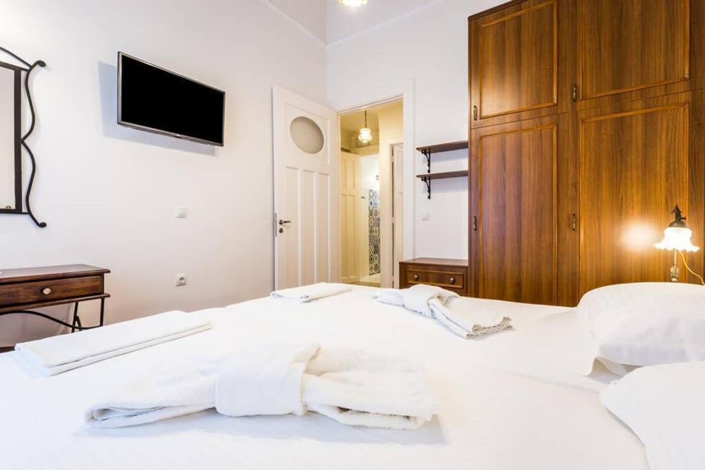Neoclassical Apartment With 3 Bedrooms In بيرايوس المظهر الخارجي الصورة
