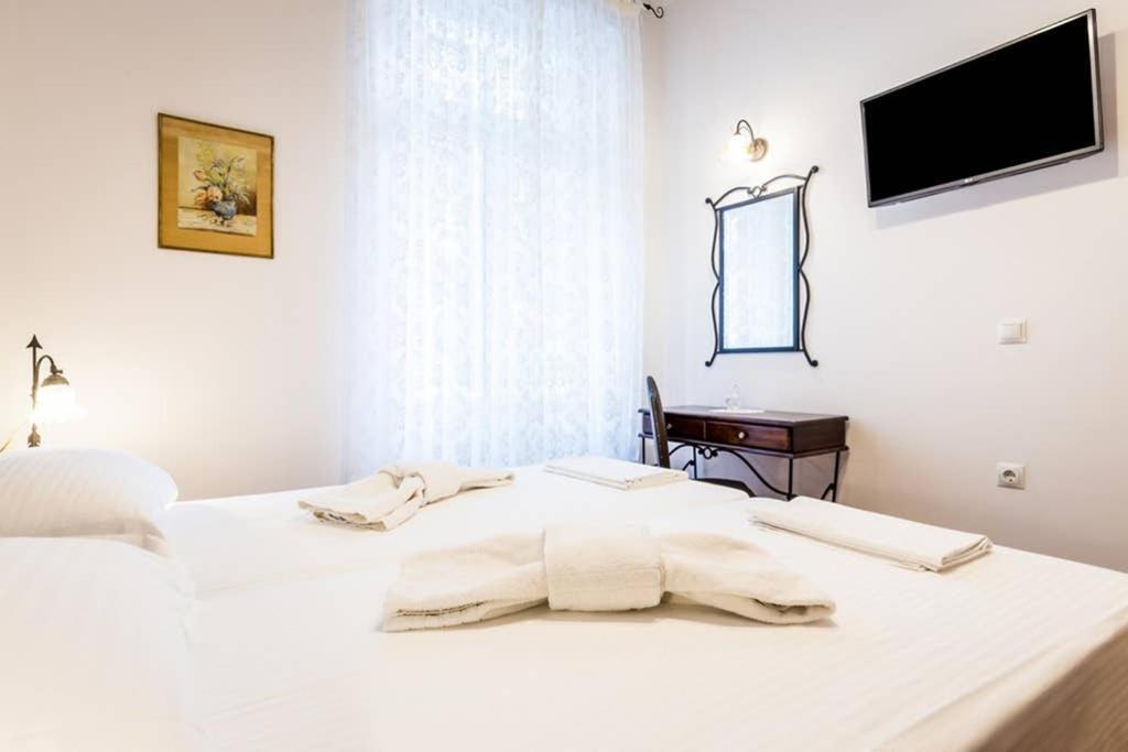 Neoclassical Apartment With 3 Bedrooms In بيرايوس المظهر الخارجي الصورة