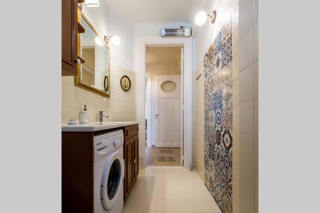 Neoclassical Apartment With 3 Bedrooms In بيرايوس المظهر الخارجي الصورة