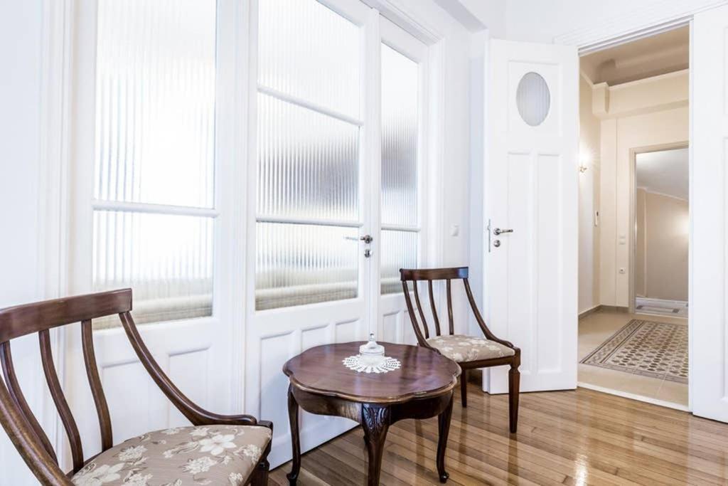 Neoclassical Apartment With 3 Bedrooms In بيرايوس المظهر الخارجي الصورة